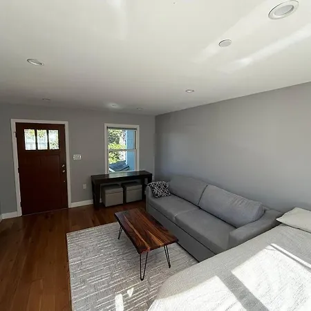 Private Studio In Burlingables